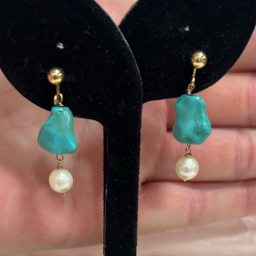 14 K gold Turquoise and cultured pearl vintage screw back earrings